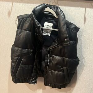 Like new puffer vest